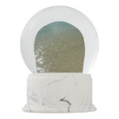 Wasser am Strand I Abstrakt Naturfotografie Schneekugel (Rückseite)