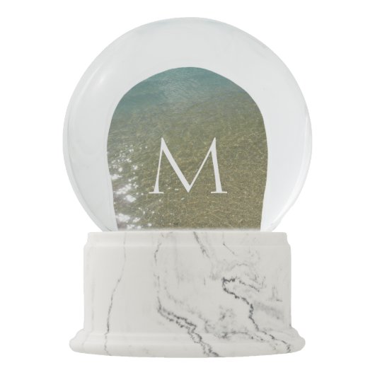 Wasser am Strand I Abstrakt Naturfotografie Schneekugel (Vorderseite)