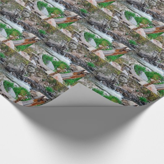 Wasser-Berg befeuchtet Geschenkpapier (Ecke)