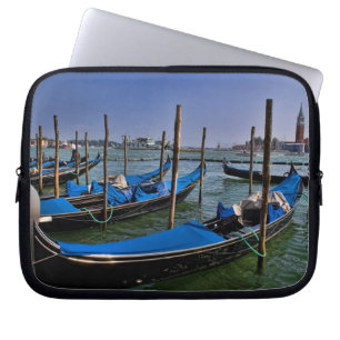 Wasser des Grand Canal mit aufgereihten Gondelboot Laptopschutzhülle