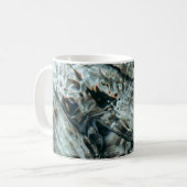 Wasser fällt auf den Wasserkörper Kaffeetasse (Vorderseite Links)