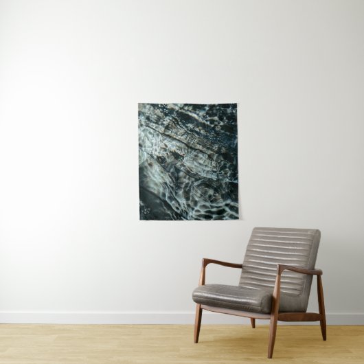 Wasser fällt auf den Wasserkörper Wandteppich (Beispiel)