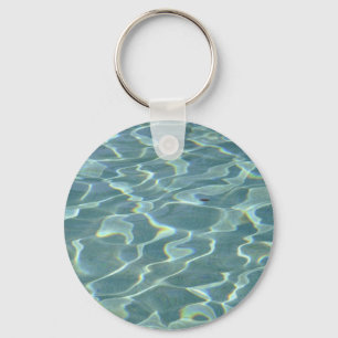 Wasser in einem Pool Schlüsselanhänger