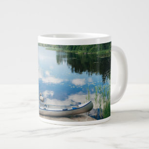 Wasser   Kanufahrt am See in Schweden Jumbo-Tasse