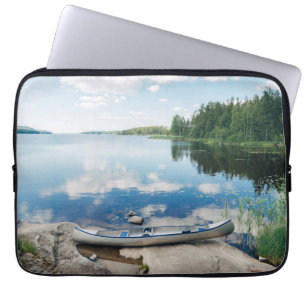 Wasser Kanufahrt am See in Schweden Laptopschutzhülle