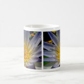 Wasser-Lilien-Blau u. Gold Kaffeetasse (Mittel)
