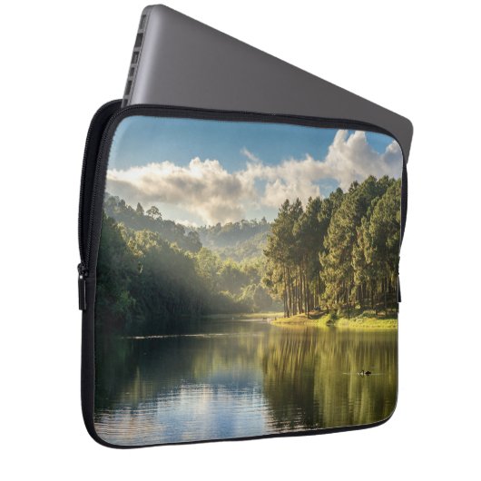 Wasser | Pang Oung Lake & Pine Forest Thailand Laptopschutzhülle (Vorne Rechts)