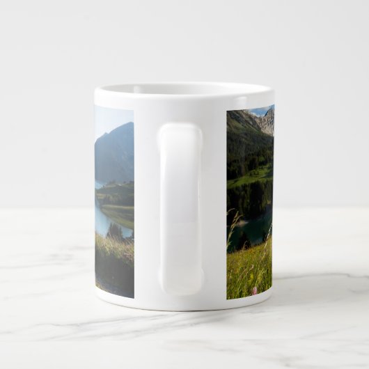 Wasser | Schweizer Alpenwanderweg Jumbo-Tasse (Rückseite)