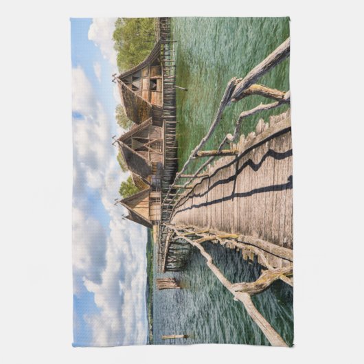 Wasser | Stilhäuser über dem Wasser Geschirrtuch (Vertikal)