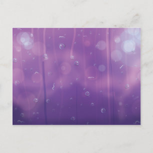 Wasser tropft auf ein Fenster. Postkarte