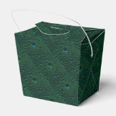 Wasser tropft auf grünem Metall Geschenkschachtel (Rückseite)