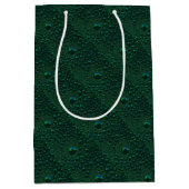 Wasser tropft auf grünem Metall Mittlere Geschenktüte (Vorderseite)