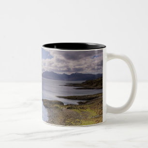 Wasser- und Küstenansicht in hochgebogene Zweifarbige Tasse