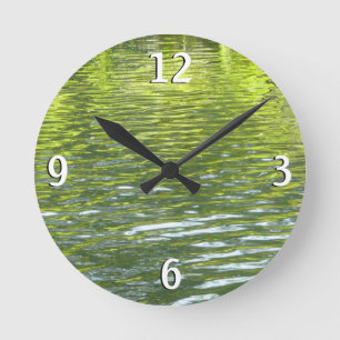 Wasser von Oak Creek Gelb und Grün Naturfoto Runde Wanduhr