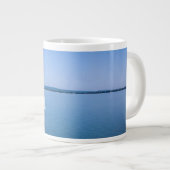 Wasser | Yacht am Plattensee Ungarn Jumbo-Tasse (Vorderseite Rechts)