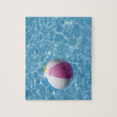 Wasserball im Swimmingpool Puzzle (Vertikal)