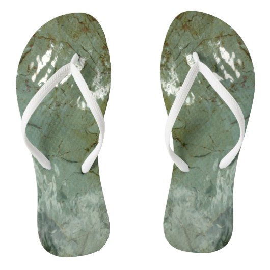 Wasserbedecktes Foto Badesandalen (Fußbett)