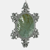 Wasserbedecktes Foto Schneeflocken Zinn-Ornament (Links)
