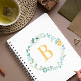 Wasserblauer und gelber monogrammiger Blumenkranz Notizblock