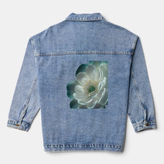 Wasserblumen mit überlappenden Blütenblättern und Jeansjacke (Rückseite)