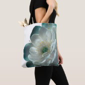 Wasserblumen mit überlappenden Blütenblättern und  Tasche (Von Nahem)