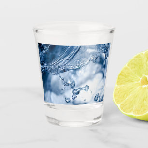 Wassereinschlag Schnapsglas