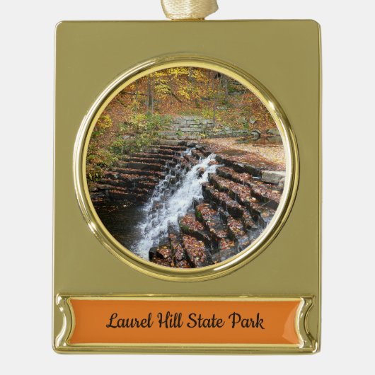 Wasserfall am Laurel Hill Staat Park II Banner-Ornament Gold (Vorderseite)