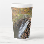 Wasserfall am Laurel Hill Staat Park II Milchtasse (Vorderseite)