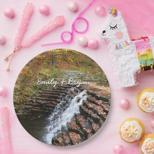 Wasserfall am Laurel Hill Staat Park II Pappteller (Party)