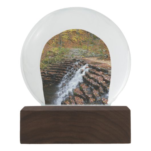 Wasserfall am Laurel Hill Staat Park II Schneekugel (Vorderseite)
