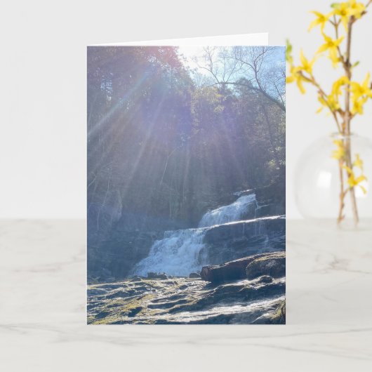Wasserfall, Felsen und Sonnenstrahlen Karte (Gelbe Blume)