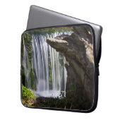 Wasserfall fokussiert laptopschutzhülle (Vorderseite Links)