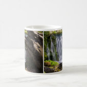 Wasserfall Fokussierte Kaffee-Tasse Kaffeetasse (Mittel)