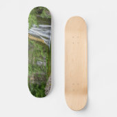 Wasserfall "Grüne Natur" Skateboard (Vorderseite)