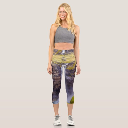 Wasserfall Haifoss, Island Capri Leggings (Vorderseite)