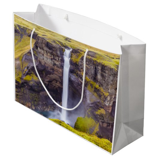 Wasserfall Haifoss, Island Große Geschenktüte (Rückseite Schrägansicht)