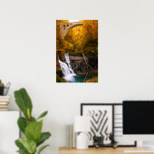Wasserfall im Canyon der Vintgar-Schlucht im Herbs Poster (Heimbüro)