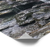 Wasserfall im Grünwald im Frühjahr Poster (Ecke)