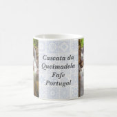 Wasserfall im Herbst beim Staudamm von Queimadela Kaffeetasse (Mittel)