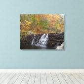 Wasserfall im Laurel Hill Staat Park I Leinwanddruck (Insitu (Holzboden))