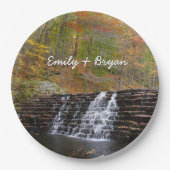 Wasserfall im Laurel Hill Staat Park I Pappteller (Vorderseite)