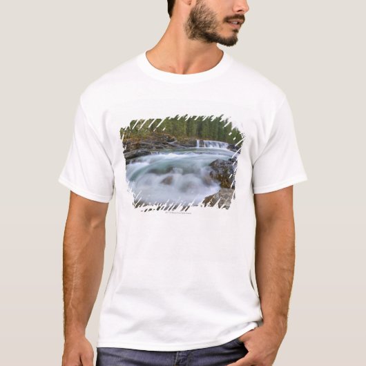 Wasserfall im Schaf-Fluss in Rocky Mountains T-Shirt (Vorderseite)