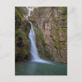 Wasserfall im tiefen Wald Postkarte (Vorderseite)
