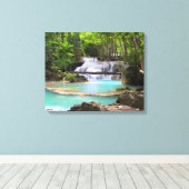 Wasserfall im Tropenwald Leinwanddruck (Insitu (Holzboden))