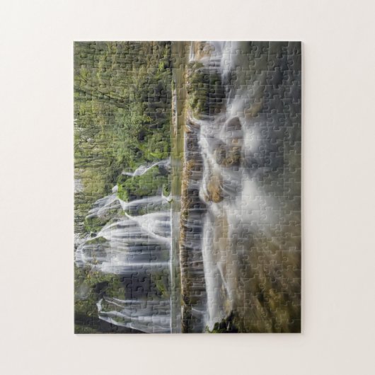 Wasserfall im Wald Puzzle (Vertikal)