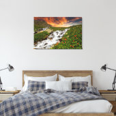 Wasserfall in den Bergen mit Blume Leinwanddruck (Insitu (Schlafzimmer))