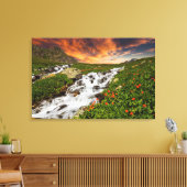 Wasserfall in den Bergen mit Blume Leinwanddruck (Insitu (Wohnzimmer))