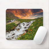 Wasserfall in den Bergen mit Blumen Mousepad (Mit Mouse)