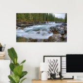 Wasserfall in der Schafe in den Felsen Poster (Heimbüro)