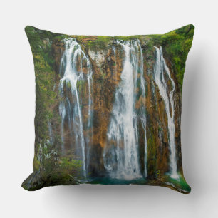 Wasserfall in erhöhter Ansicht, Kroatien Kissen